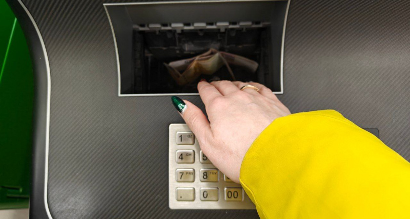 Клиенты банков стали терять до 1500 рублей за переводы между счетами: почему так происходит