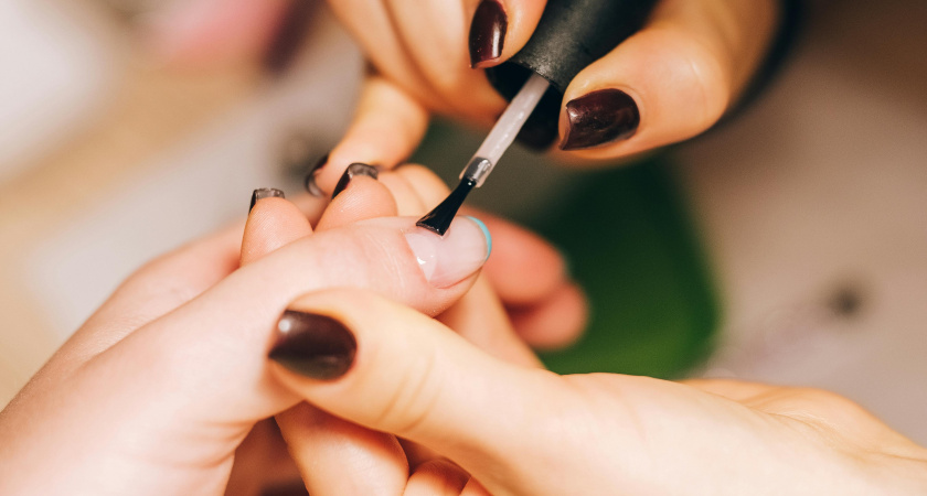 Одна ошибка 0 - и ногти ломаются как былинки: самые опасные и удачные дни для маникюра в марте 2026 по лунному календарю