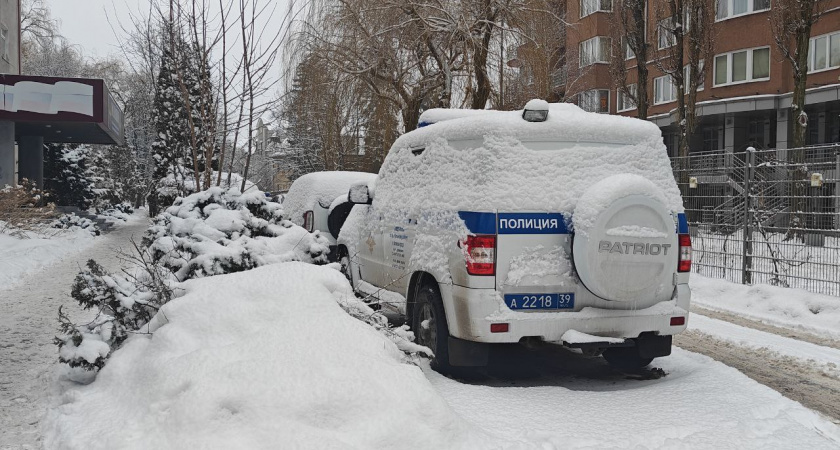 В Калининграде мужчина попытался прикурить от Вечного огня и погреть ноги — возбуждено уголовное дело
