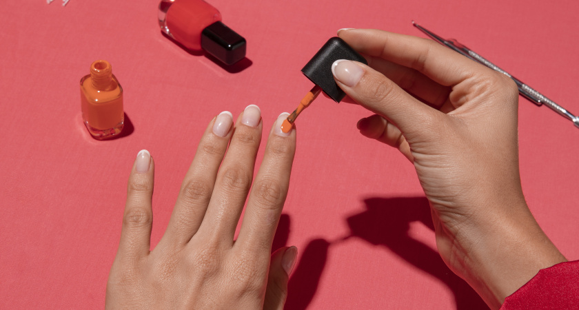 Скучный глянец оставьте в прошлом: «кошачий глаз» 2026 превращают в магнитные волны и стеклянный люкс