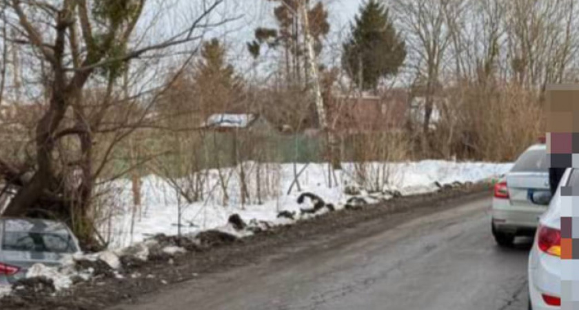 В Калининграде водитель Hyundai вылетел на встречку и устроил аварию — Lada отбросило на дерево