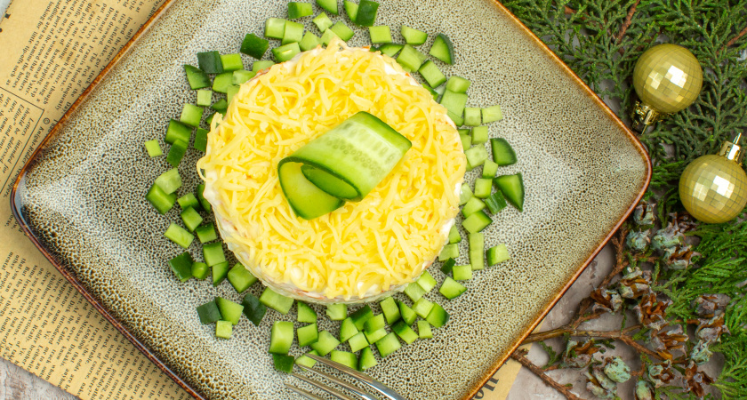 Забудьте про «Мимозу»: «Пелагея» с курицей и сыром станет хитом 8 Марта - сочный, нежный, с изюминкой