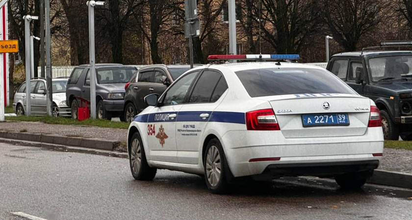 Что делать водителю, если инспектор ГАИ остановил и не подходит - запомните раз и навсегда