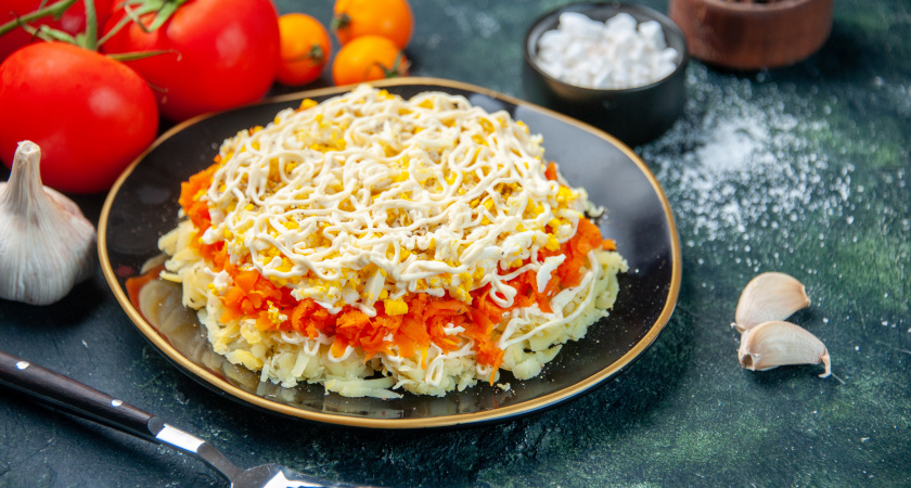 Не «Оливье» и не «Мимоза»: салат «Италия» называют главным хитом праздничного стола на 8 Марта