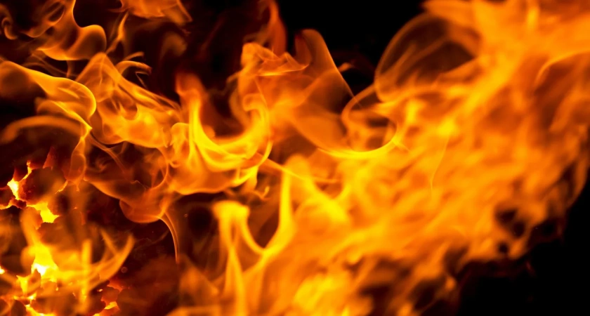 Пожар на Сельме: в многоэтажке на Елизаветинской эвакуируют жильцов