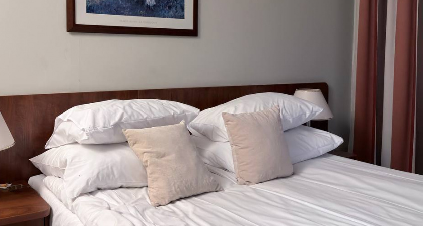 Бежевый, лен и мягкие фактуры: эксперт назвала главные тренды постельного белья в 2026 году