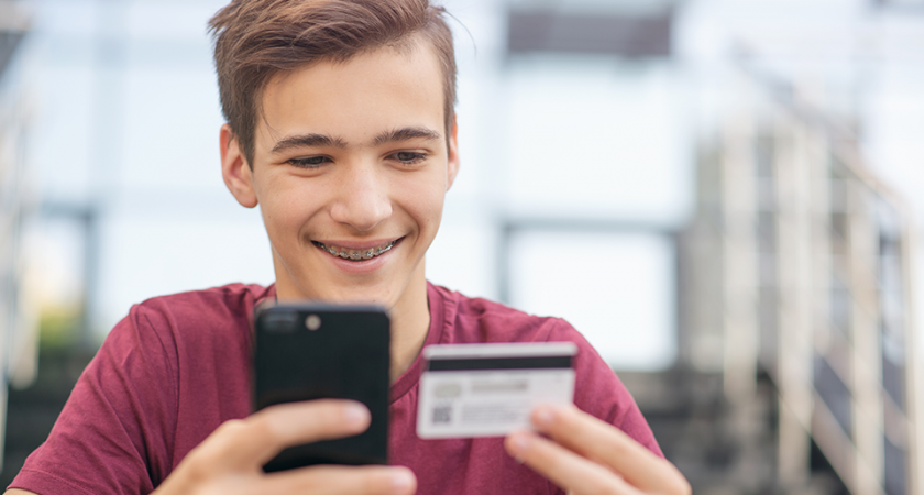 Продал карту — попал под следствие: в Калининграде предупредили о новой схеме по отмыванию денег у школьников