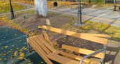 В обновленном парке Балтийска были разрушены скамейки