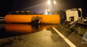 На Приморском кольце перевернулась цистерна с 4 тоннами горючего