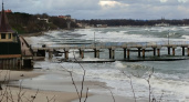 Шторм размыл пляжи в Зеленоградске, Куликово, Светлогорске, Отрадном и на Куршской косе
