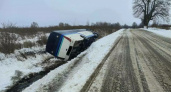 Рейсовый автобус улетел в кювет по дороге в Гусев