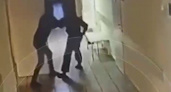 Бил другого пациента ножом в спину до тех пор, пока тот не упал. Жуткое происшествие Петербурге  (ВИДЕО)