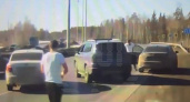 Как в 90-ые: мужчина решил съездить по делам, а в итоге чуть не расстался с жизнью. Что произошло на трассе под Пермью (ВИДЕО)