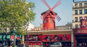 ЧП в старейшем французском кабаре «Мулен Руж» Парижа - там обрушились крылья мельницы 