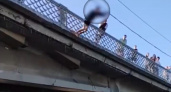 Прыжок на штраф: какой способ для купания придумали подростки прямо в центре Калининграда (ВИДЕО) 
