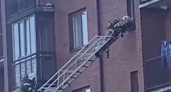 Воскресное утро с огоньком: хроника пожара в многоквартирном доме Пионерского (ВИДЕО)