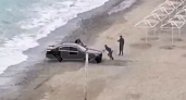 Фото по цене дорогой иномарки: на что пошли пьяные российские туристы на Черном море, чтобы сделать несколько красивых кадров (ВИДЕО)