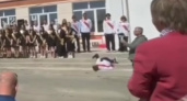 Ударился головой прямо об асфальт: из-за чего школьник из Свердловской области чуть не погиб прямо во время выпускного (ВИДЕО)
