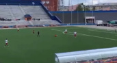 Судью не на мыло, но в нокаут. Что случилось прямо во время одного из футбольных матчей в Кузбассе (ВИДЕО)