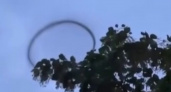 Словно дыры в небе: над Берлином удалось заснять загадочные темные кольца (ВИДЕО)