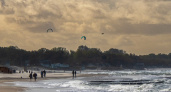Погода и море позволяют: на каких пляжах в Калининградской области сейчас можно спокойно купаться