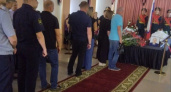 В Волгограде прошла церемония похорон сотрудников ИК-19, которые погибли во время захвата заложников 