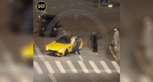 Дорогой Mercedes вдребезги: рэпер A.V.G попал в ДТП в центре Москвы. Кадры с места