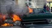 Раритетный американский автомобиль сгорел на Садовом кольце