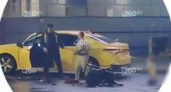 Скандал на курорте: что москвичка сделала с таксистом прямо на глазах у маленького ребенка. Кадры с места