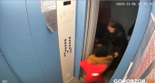 В Уфе камера видеонаблюдения засняла избиение ребенка в лифте
