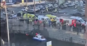 Второе авто в реке за сутки: в Петербурге снова случилась авария с падением в воду