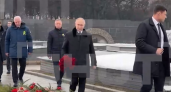 Путин почтил память блокадников Ленинграда, возложив цветы на Пискарёвском кладбище