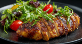 Эту курицу в особом маринаде просят готовить на каждый праздник: мясо сочнее любой свинины