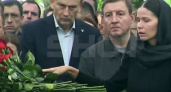 Последние слова молодой возлюбленной, красные розы: как прошли похороны экс-министра Старовойта, покончившего с собой