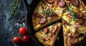 Всего 6 яиц и 3 сосиски: готовим простой и вкусный омлет для мужа и детей за 15 минут