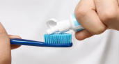 Учёные выяснили, какой пастой нужно чистить зубы, чтобы не разориться на стоматологе