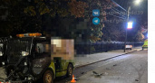 В Калининграде на площади Победы автомобиль сбил молодого человека и попытался скрыться: водитель врезалась в уборочную технику