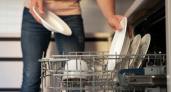 Почему посудомойка оставляет грязь: причина грязных тарелок и как это исправить раз и навсегда