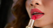 Одна помада решает всё: визажисты раскрыли главный новогодний трюк 2026 года - вот какой цвет выбрать