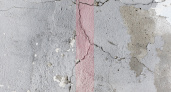 Трещина на стене может «съесть» до 10 % цены квартиры: 5 способов скрыть дефект за 15 минут