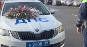 Весеннее настроение на дорогах: акция «Цветы для автоледи» прошла в Калининграде — видео с места событий