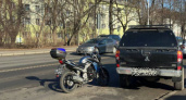 В Калининграде на Невского столкнулись легковушка и мотоцикл — байкер в больнице