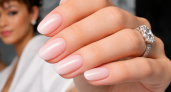 Все обсуждали кольцо, а мастера смотрели на ногти: маникюр Зендеи с Недели моды в Париже уже называют главным оттенком весны-2026