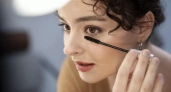 Минус усталый взгляд: визажисты назвали 5 приемов макияжа, которые делают глаза заметно больше