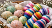 Красили как обычно, а потом попробовали рис — и результат удивил: пасхальные яйца, от которых не оторваться