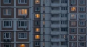 Голос из «колодца»: дом рядом с падающей многоэтажкой на Московском окружили громкоговорители и спасатели