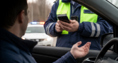 Инспектор ГАИ попросил мой телефон для проверки: юрист объяснил, что можно показать, а что лучше не передавать