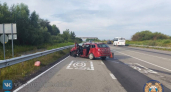 На трассе под Гурьевском легковушка врезалась в служебный автобус: пострадала 43-летняя водитель