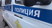 Привычка парковаться едва не закончилась бедой: на Новгородской автомобиль чуть не сбил женщину с дочкой