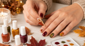 Осень прямо на ногтях: простой маникюр с листьями можно сделать дома обычной зубочисткой